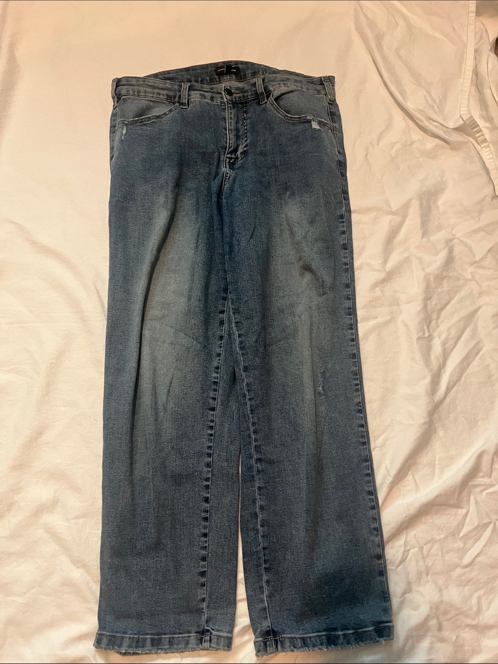 Universal Standard Women’s Straight Jeans in Washed Blue